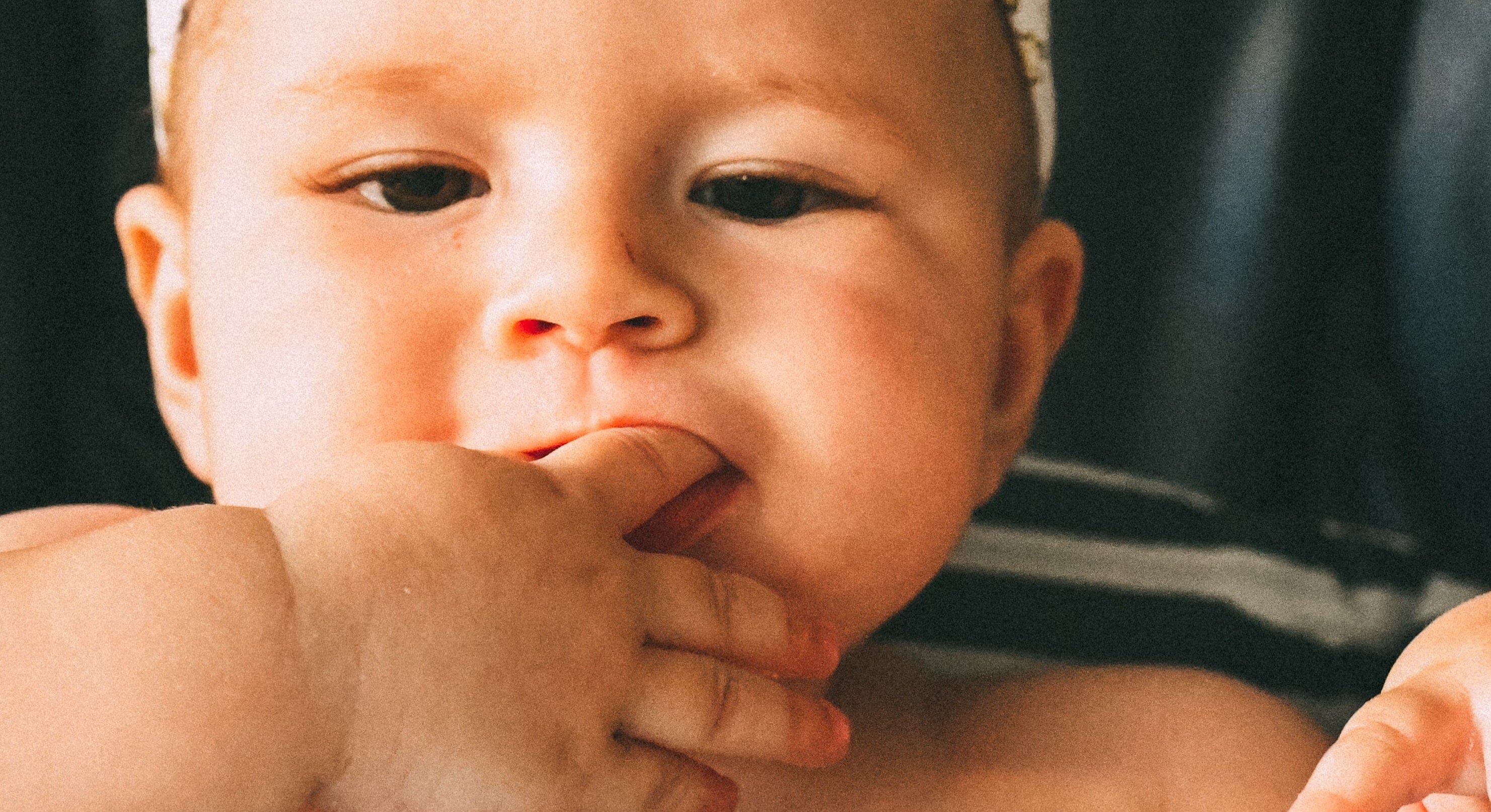 Le guide ultime pour les parents : comment détacher les vêtements de bébé