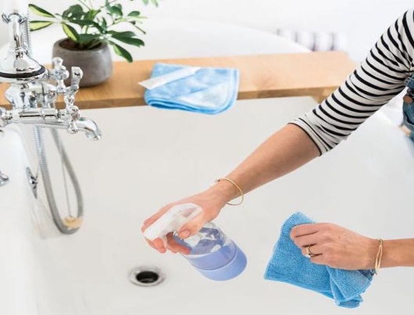 5 produits naturels pour nettoyer la salle de bain