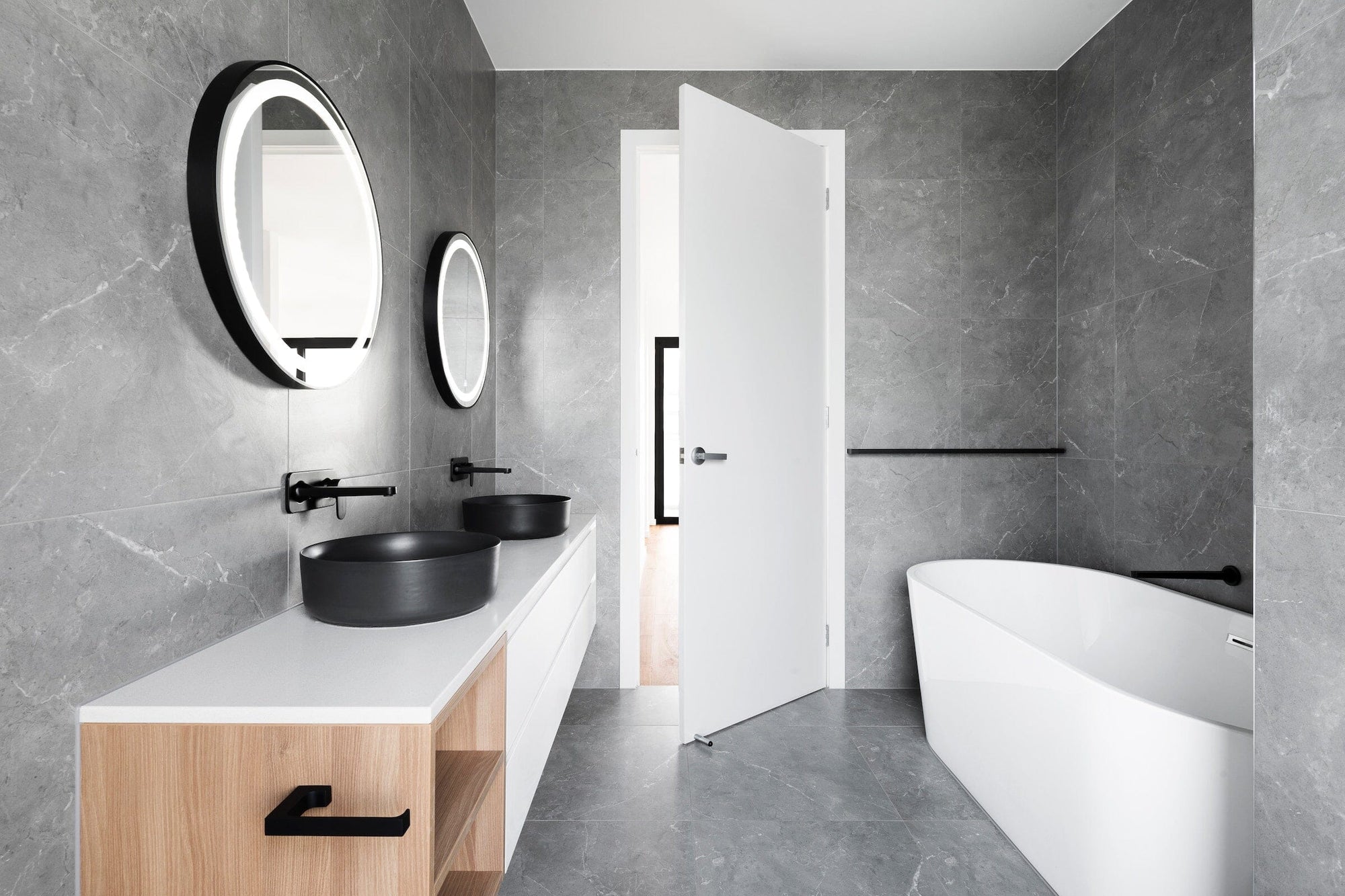 Obtenez une salle de bain éclatante sans calcaire : nos conseils et astuces