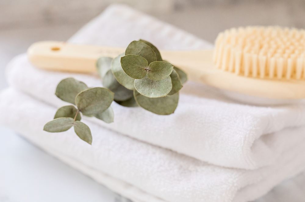 À quelle fréquence laver les serviettes et les  tapis de bains ?