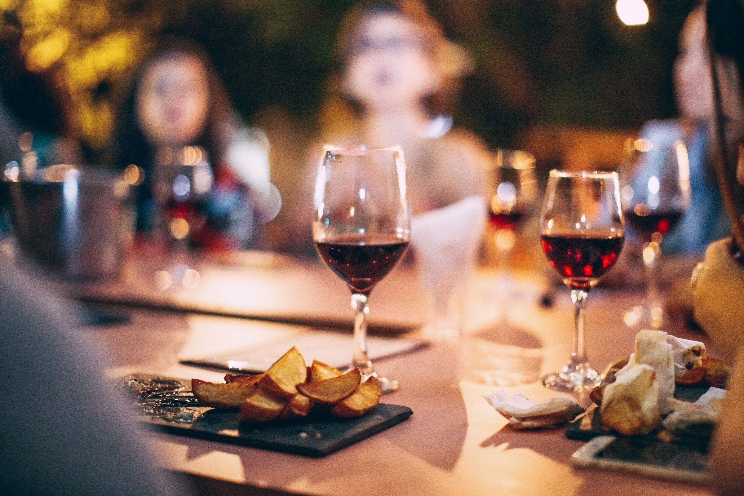 Astuces pour éliminer une tache de vin rouge avec Les Petits Bidons